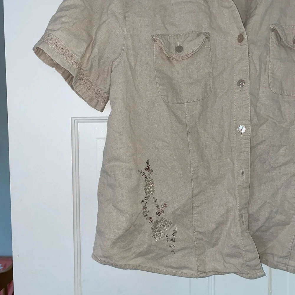 Button up top - Picture 2 of 4